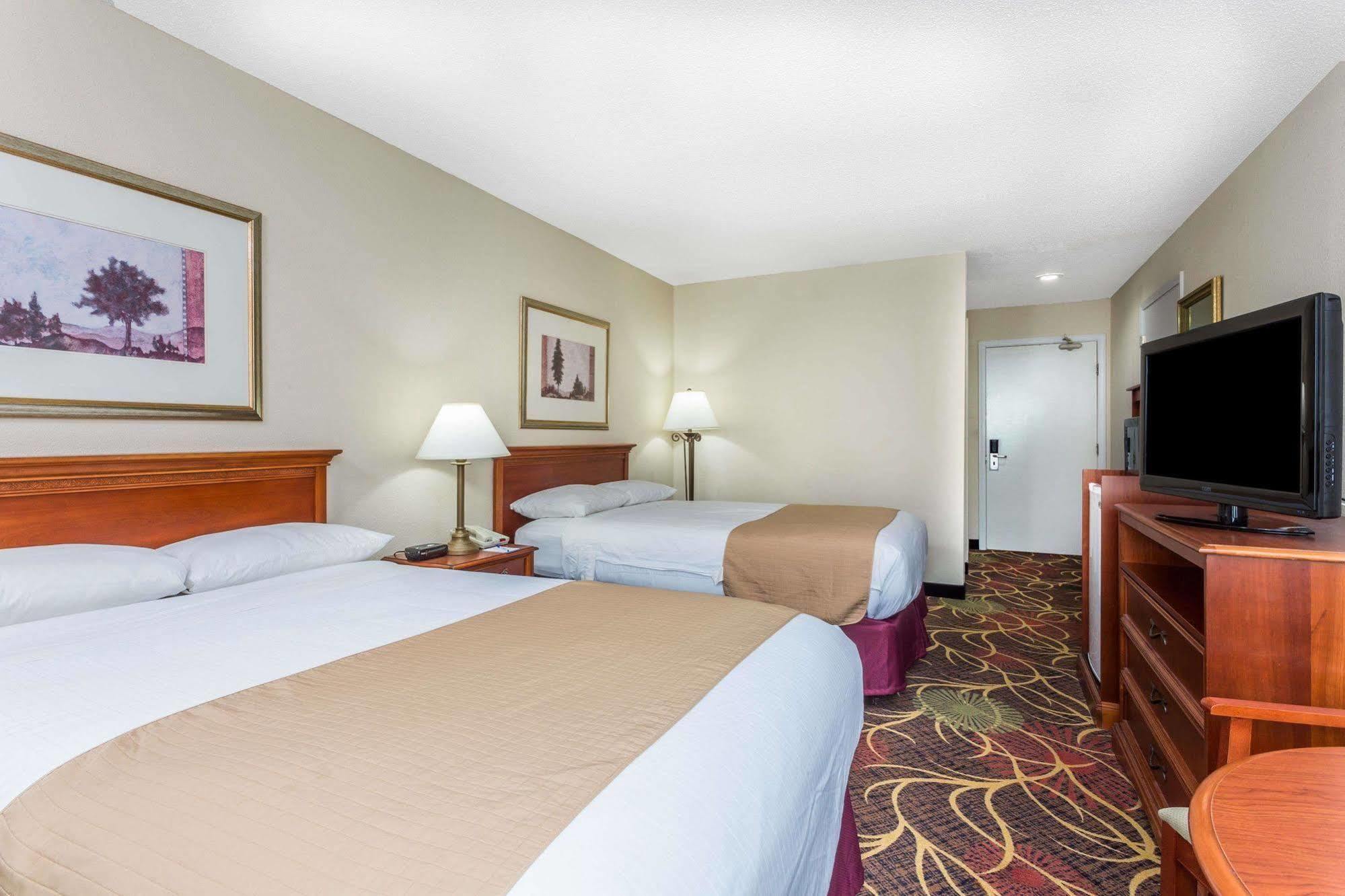 Baymont By Wyndham Cornelia Hotel Luaran gambar